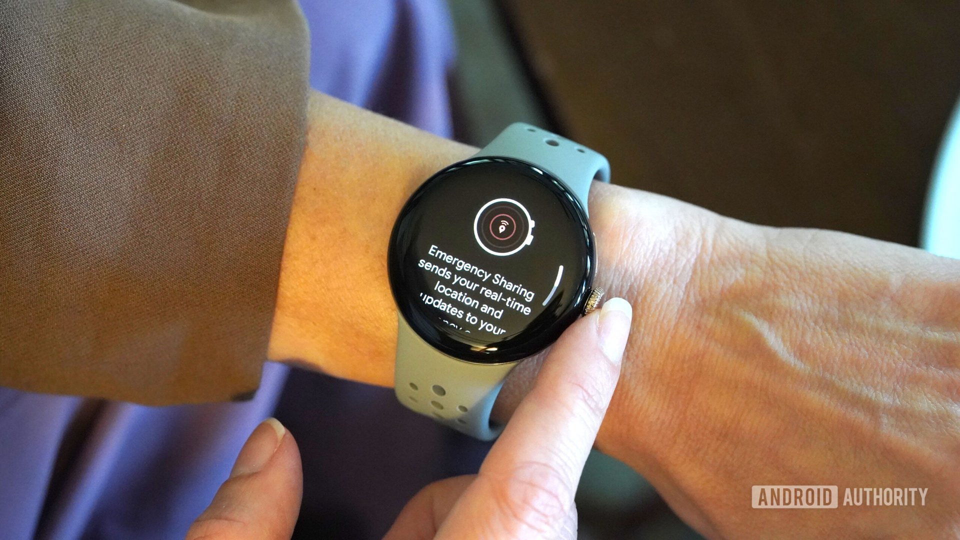 Google Pixel Watch 2 Emergency Sharing A Google Pixel Watch 2 enables Emergency Sharing.