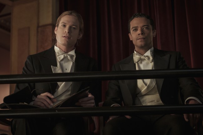 INTERVIEW WITH THE VAMPIRE, (aka ANN RICE'S INTERVIEW WITH THE VAMPIRE), from left: Sam Reid, Jacob Anderson, (Season 1, ep. 102, aired Oct. 2, 2022). photo: Alfonso Bresciani / ©AMC+ / Courtesy Everett Collection