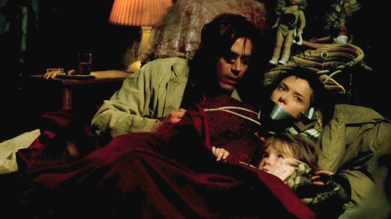 Robert Downey Jr. as Vivian Thompson, Annette Bening as Claire Cooper and Krystal Benn as Ruby are snug in a bed in In Dreams