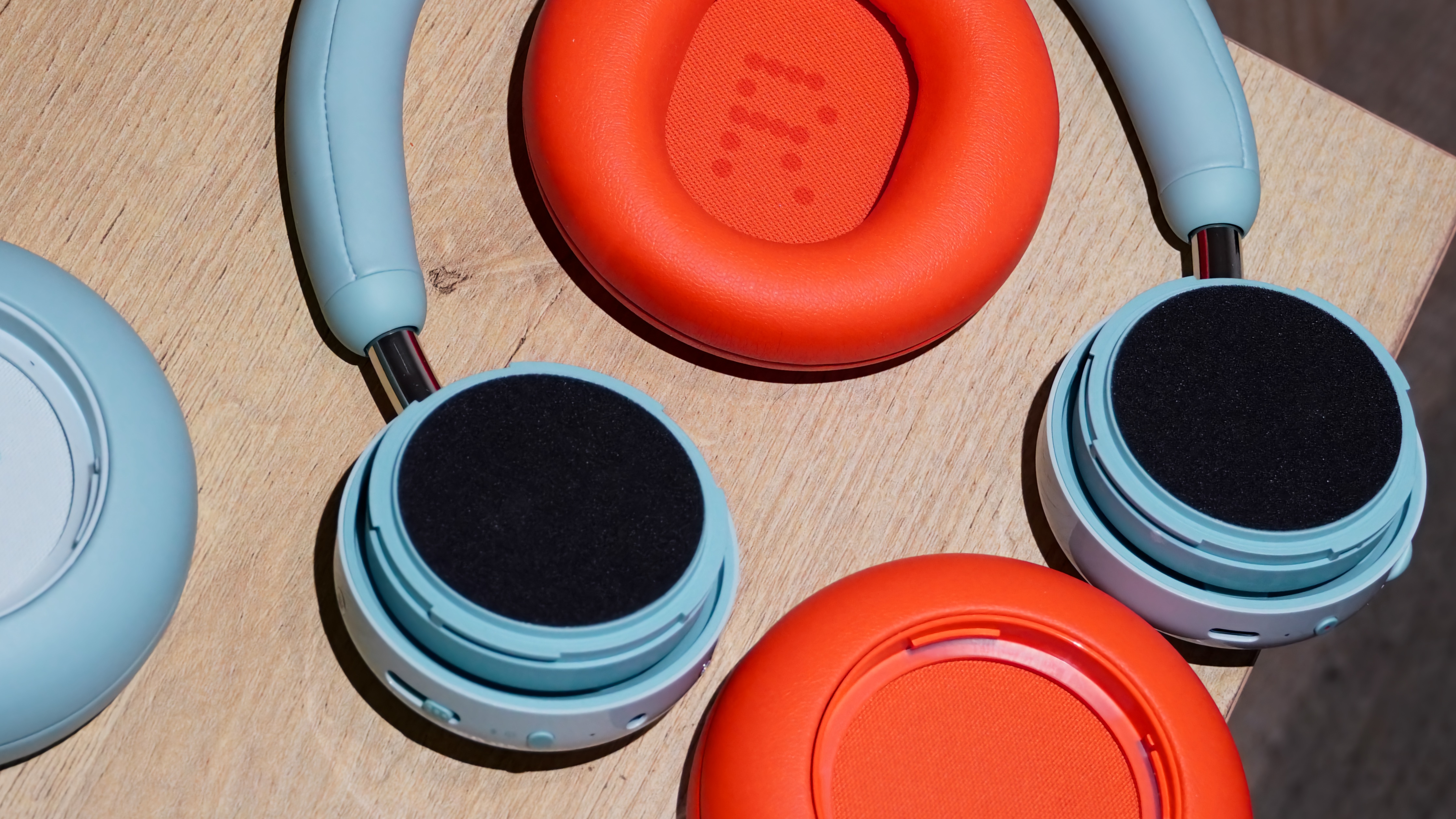 The CMF Headphone Pro in blue with interchangeable ear cushions. 
