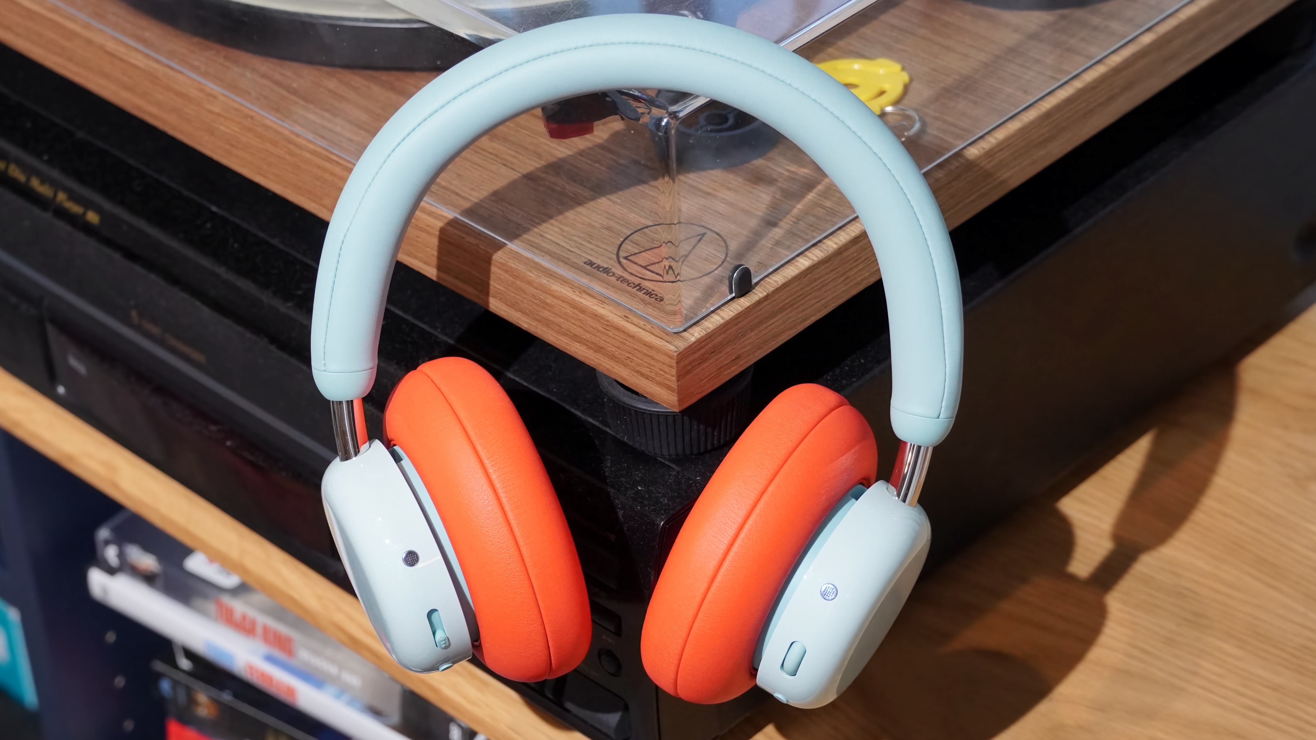 The CMF Headphone Pro in blue with interchangeable ear cushions. 